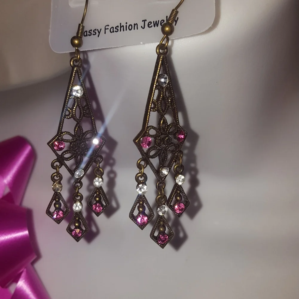 New Majestic teardrop rhinestone classy design earrings - Picture 5 of 12